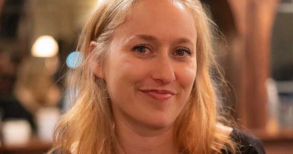 Beth Dutton & Melanie Olmstead in Yellowstone Beth Dutton Melanie Olmstead Yellowstone